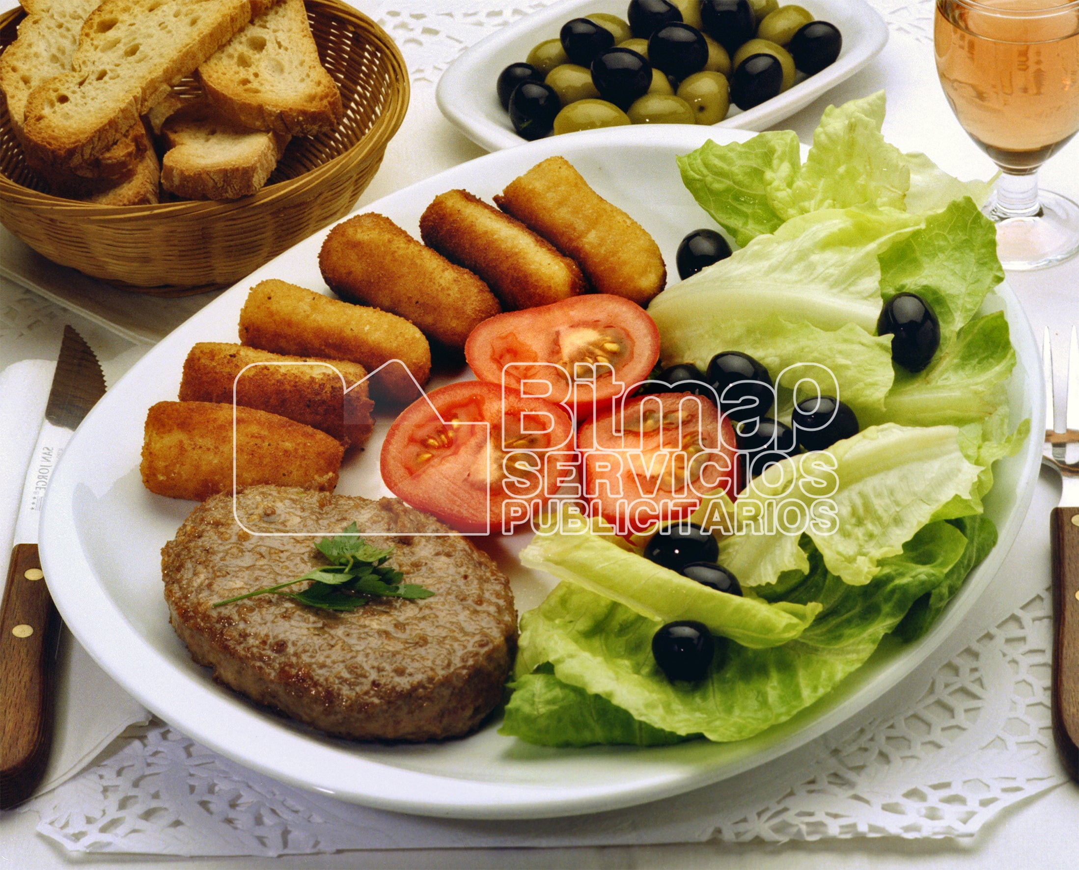 0921 HAMBURGUESA, CROQUETAS y Ensalada