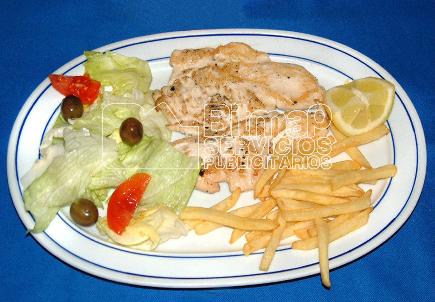 10-17 PECHUGA DE POLLO, patatas fritas y ensalada 1417x984