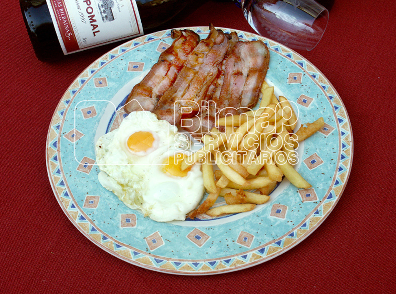 14-118 BACON, Huevos fritos, patatas fritas 1370x1016