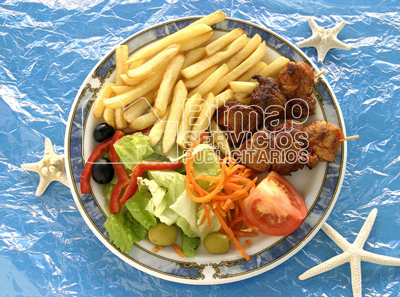 14-123 PINCHO MORUNO, patatas fritas, ensalada 1370x1016