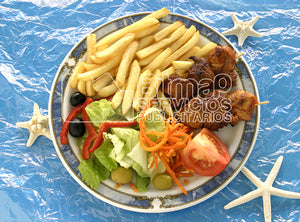 14-123 PINCHO MORUNO, patatas fritas, ensalada 1370x1016