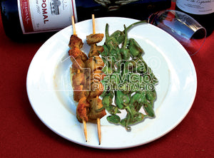 14-140 PINCHO MORUNO con pimientos de Padrón 1370x1016