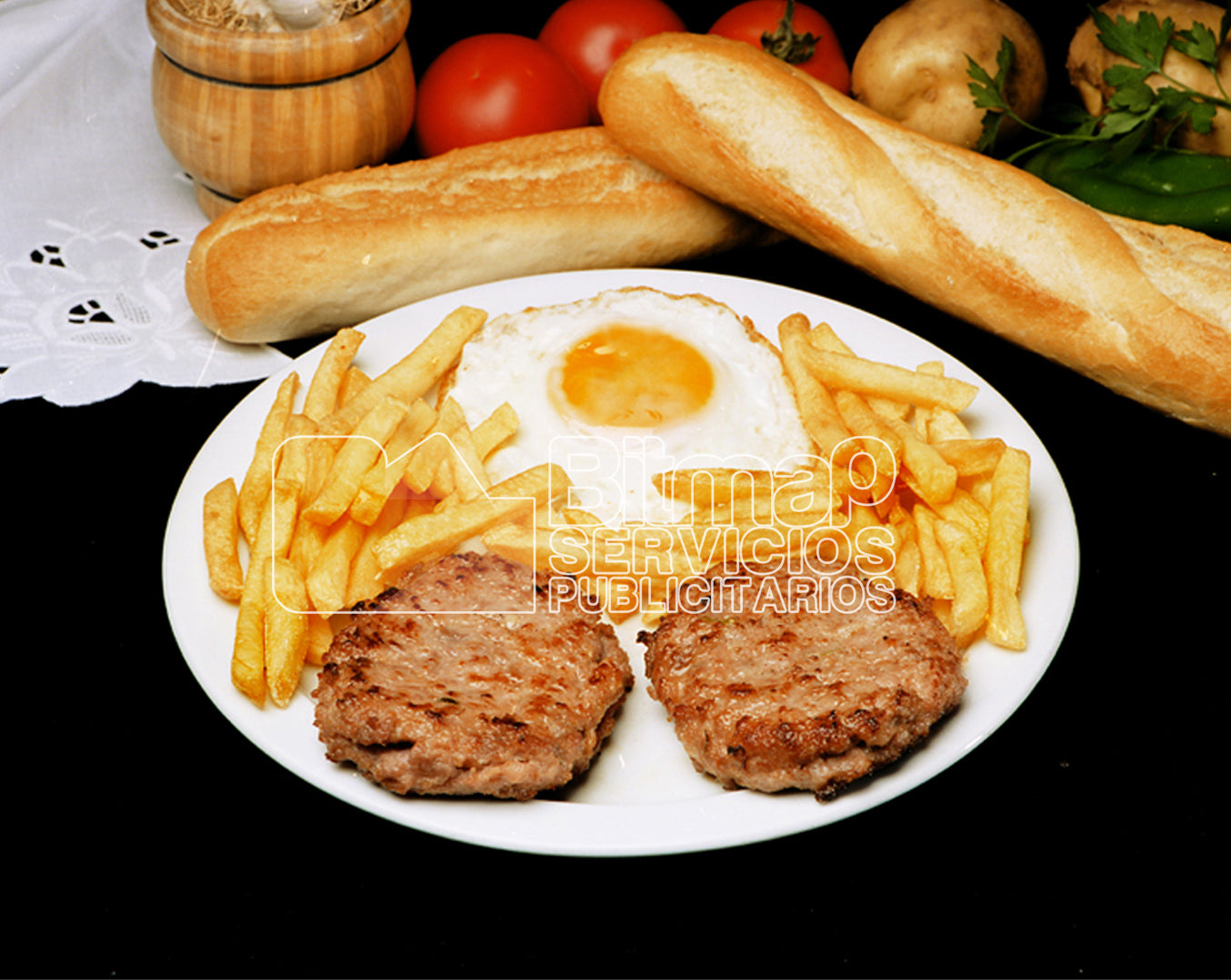 14-39 HAMBURGUESAS, HUEVO Y PATATAS FRITAS 1354x1079