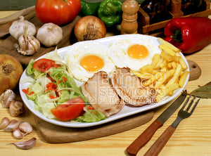 14-58 LOMO, Huevos fritos, patatas fritas, ensalada 1370x1016