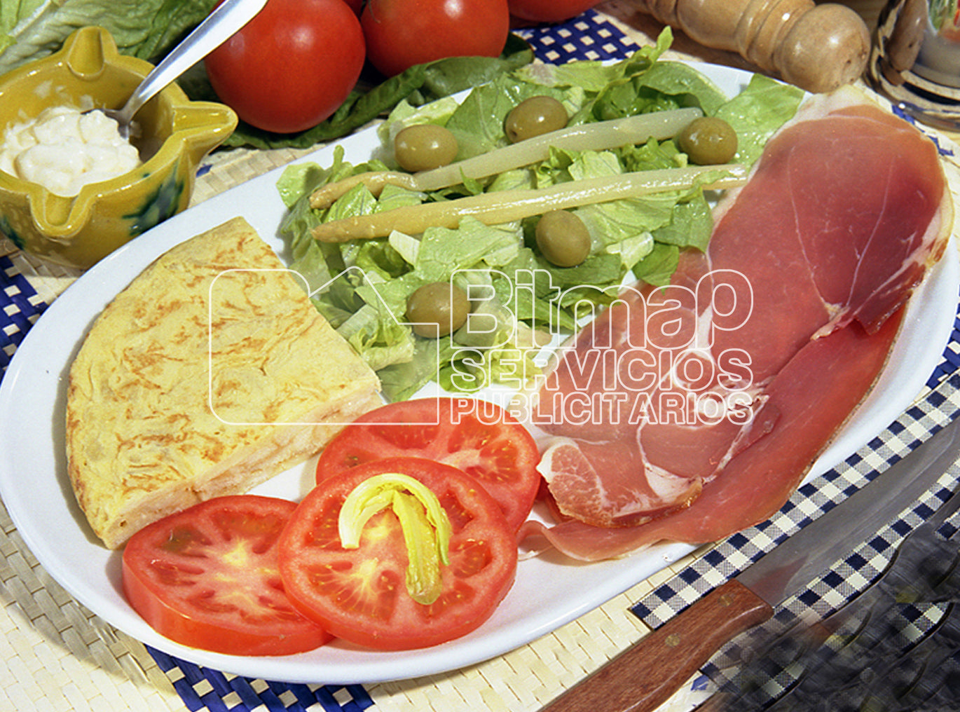 14-66 JAMON, Tortilla patatas, ensalada  1370x1016