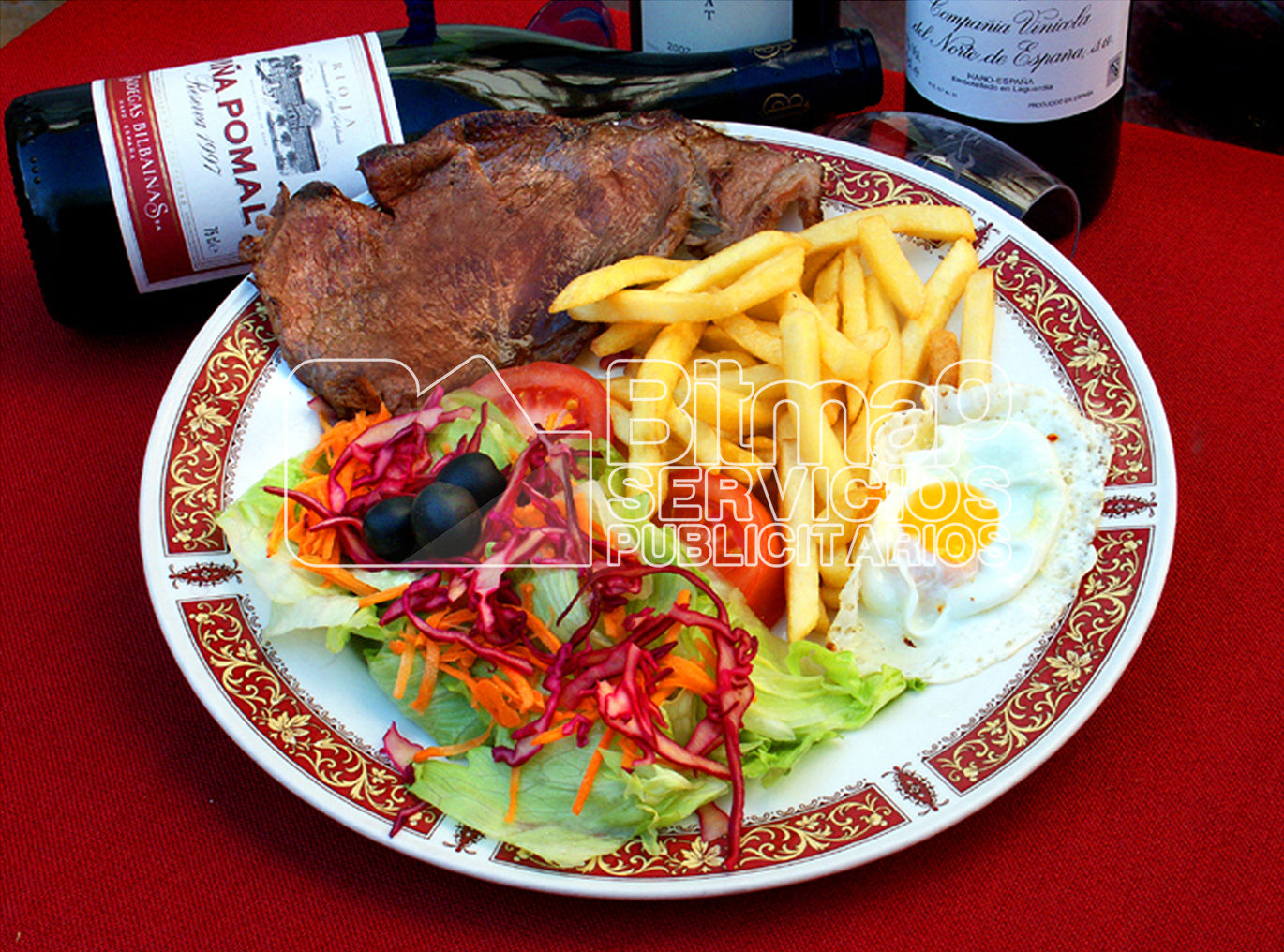 14-95 BISTEC, Huevo frito, patatas fritas y ensalada 1370x1016